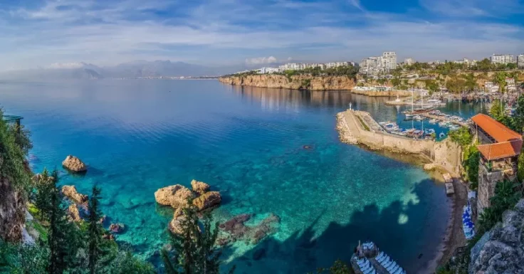 آنتالیا چند فرودگاه دارد؟